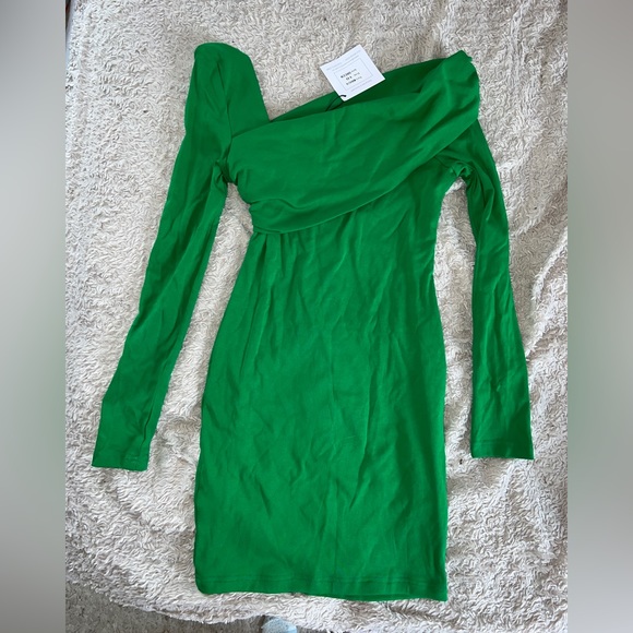 WINNIE & CO.
One Shoulder Neckline Bodycon Dress. Size AU 10 (US M/6) - Picture 3 of 3